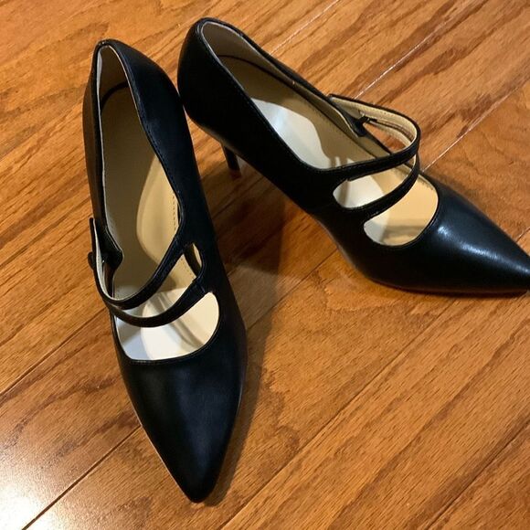 Size 5.5 NWOT black heels.  Chic & stylish - Picture 1 of 9